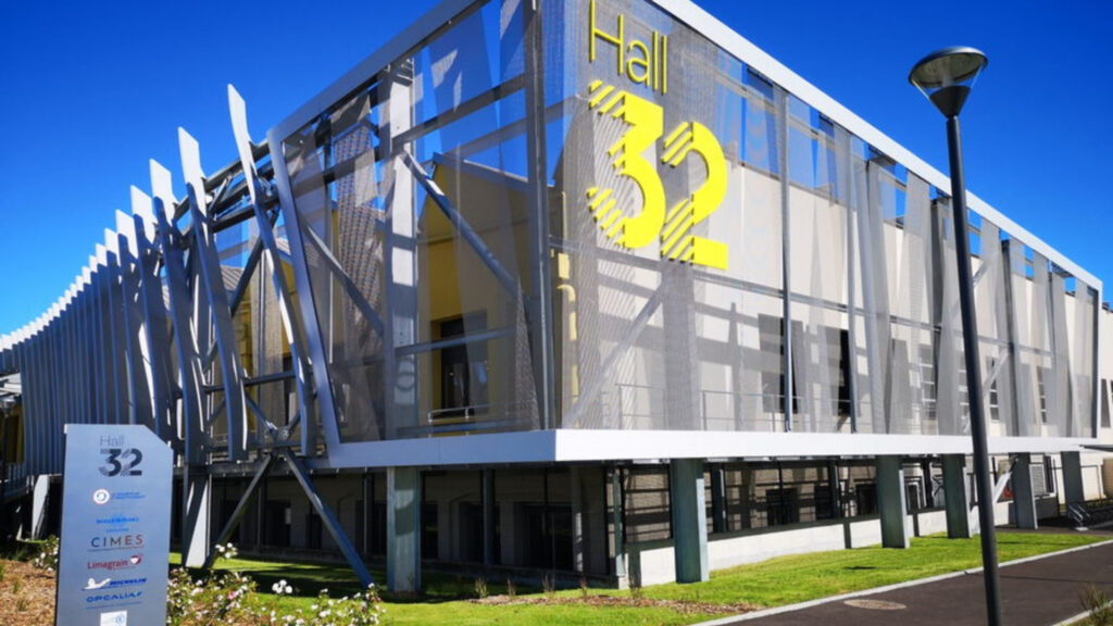  Hall 32